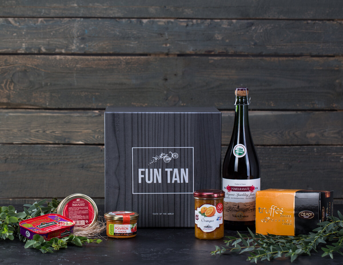 box "Michelle" пикник по-французски: паштет, конкассе из овощей, сардины, гранатовый напиток, конфитюр, шоколадные трюфели