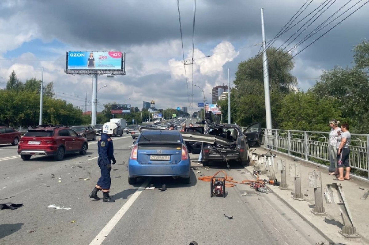 В ГИБДД прокомментировали аварию на улице Ватутина в Новосибирске | АиФ  Новосибирск | Дзен