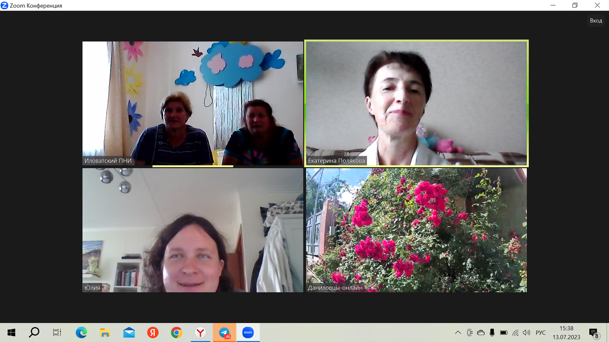 Экскурсия по цветущему саду волонтера