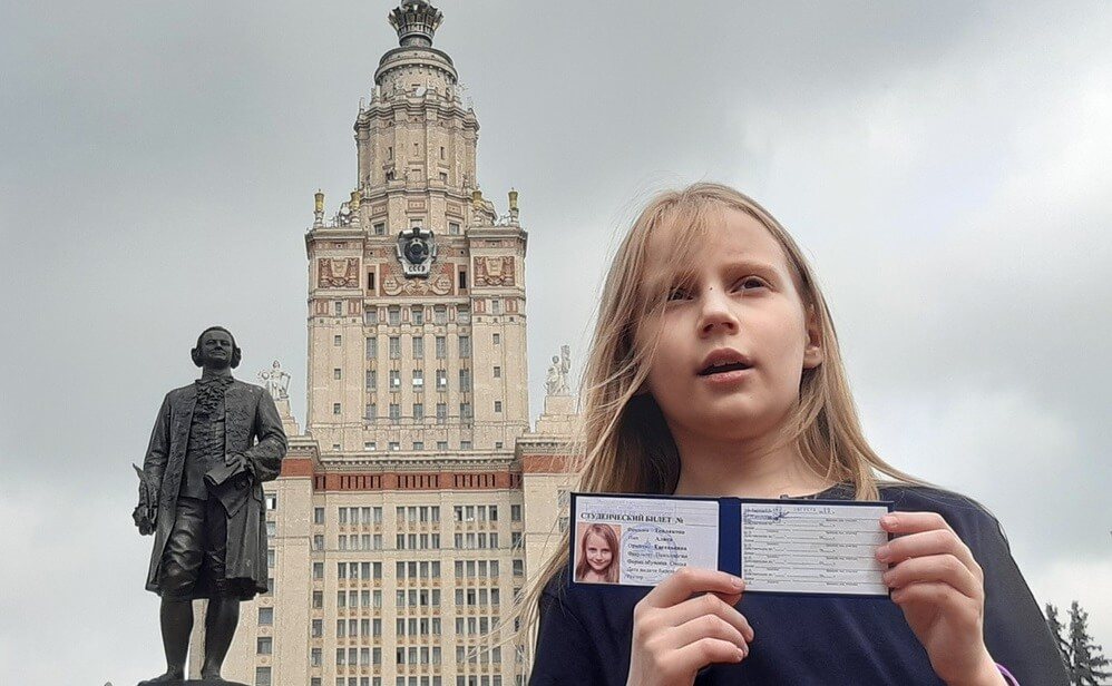 Приема мгу. Алиса Теплякова МГУ. Девочка Алиса поступила в МГУ. 9-Летняя Алиса Теплякова. Алиса Теплякова 2023.