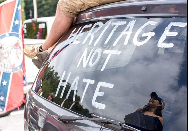 Источник фото: https://www.tasnimnews.com/en/news/2015/08/02/817345/angry-protests-as-civil-rights-leaders-clash-with-confederate-flag-supporters