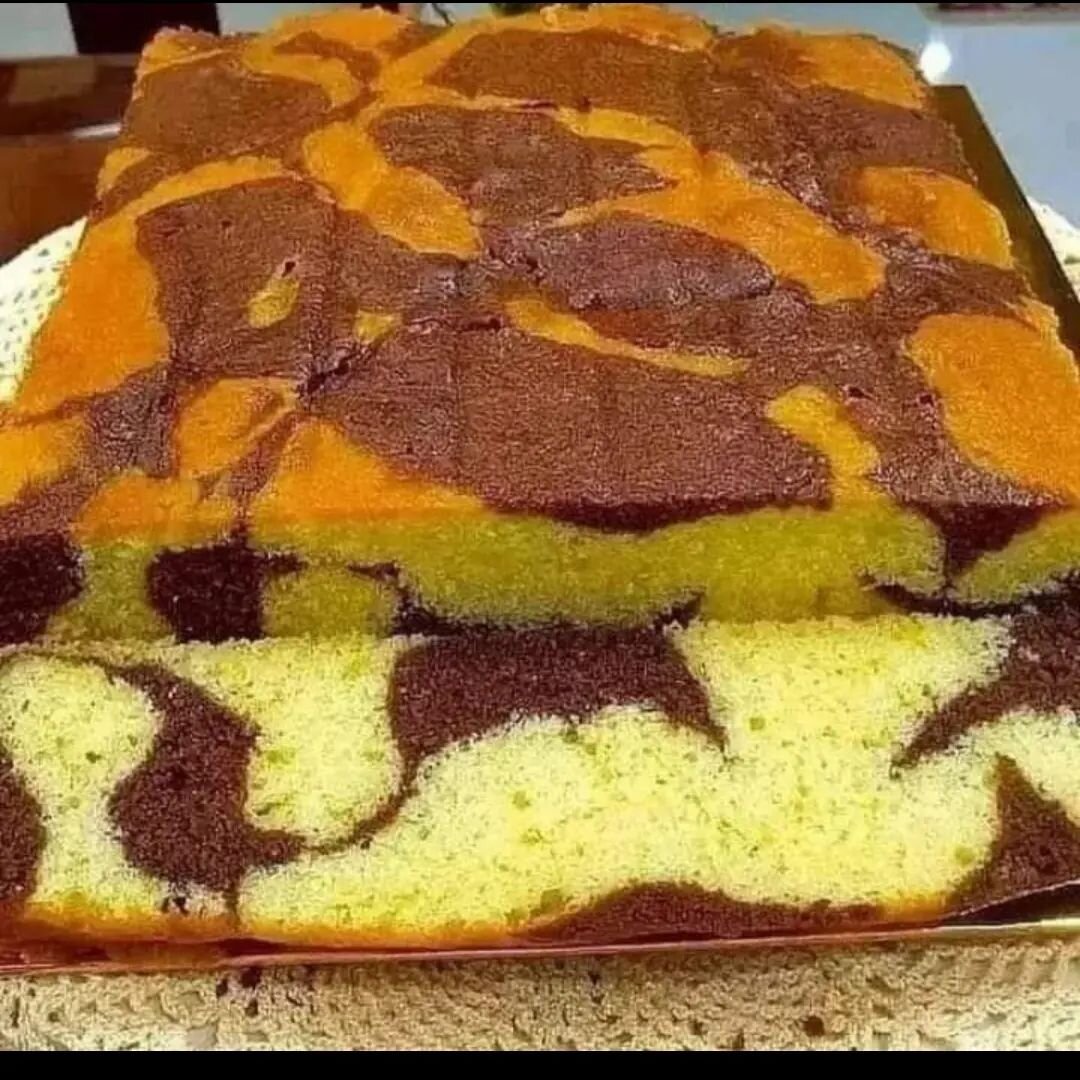 Замечательный мраморный торт, попробуйте, получается очень вкусно 🤤 

Ингредиенты:

3 яйца
чашка сахара
Чашка подсолнечное масло  или 250 гр сливочного масла
стакан молока
Чайная ложка жидкой ванили или 2 пакетика ванильного порошка
2 стакана просеянной муки 
щепотка соли
2 чайные ложки разрыхлителя
2 столовые ложки  какао.