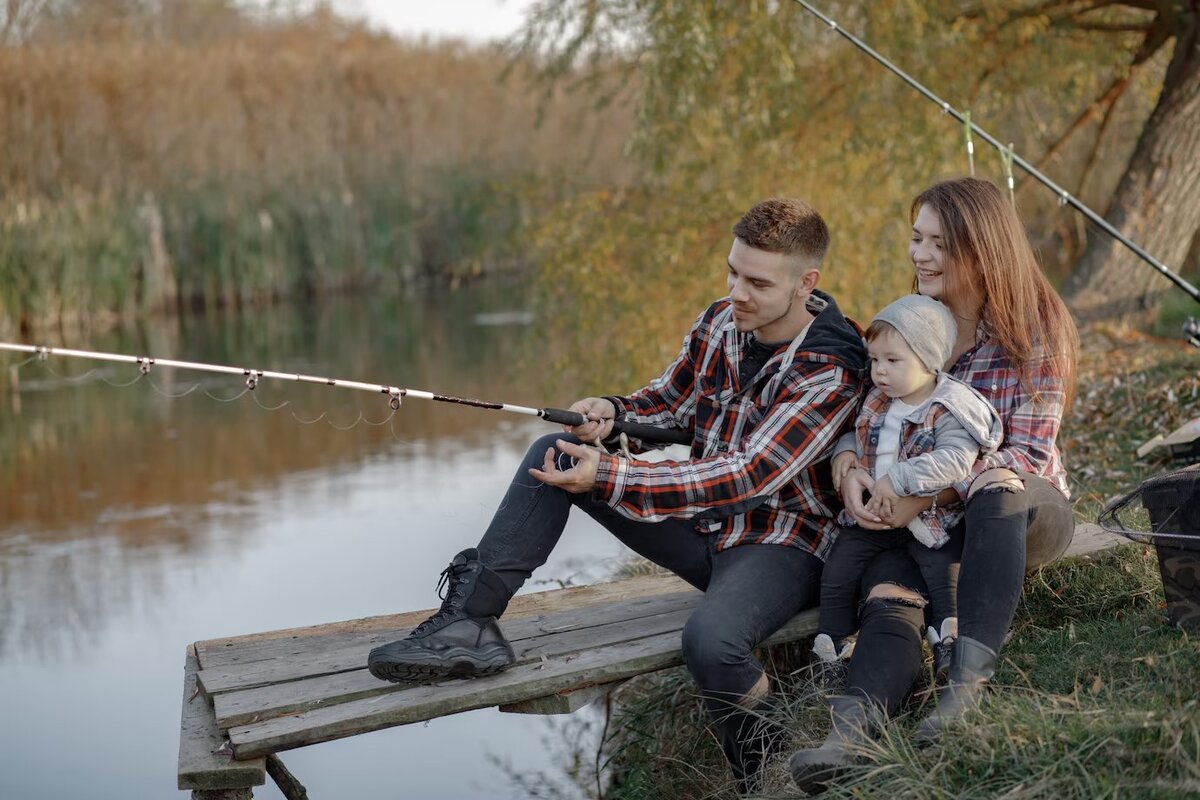 Осенняя фотосессия на рыбалке с семьей
