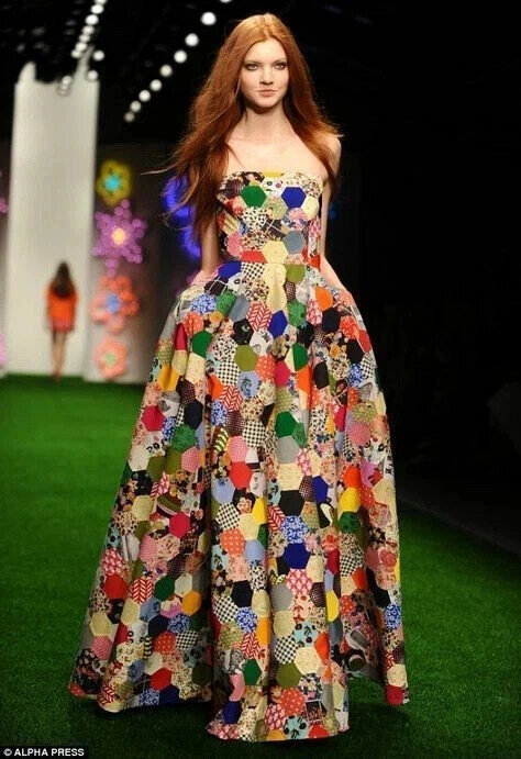 Платье из шестигранников.