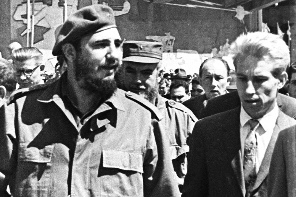 Николай Леонов (справа) с Фиделем Кастро. 1964 год.