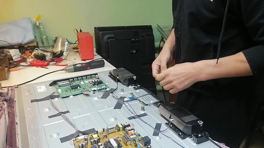 Как разобрать телевизор lg своими руками Разбор телевизора LG 42la620v для замены подсветки. Полное видео. Без обрезки. Р