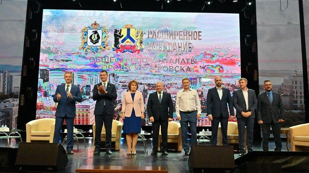     Проект мастер-плана Хабаровска после его широкого обсуждения общественностью был передан мэром Сергеем Кравчуком губернатору региона. В этот важнейший документ, вошли проекты городской инфраструктуры, которые, как считают горожане, должны способствовать процветанию Хабаровска.