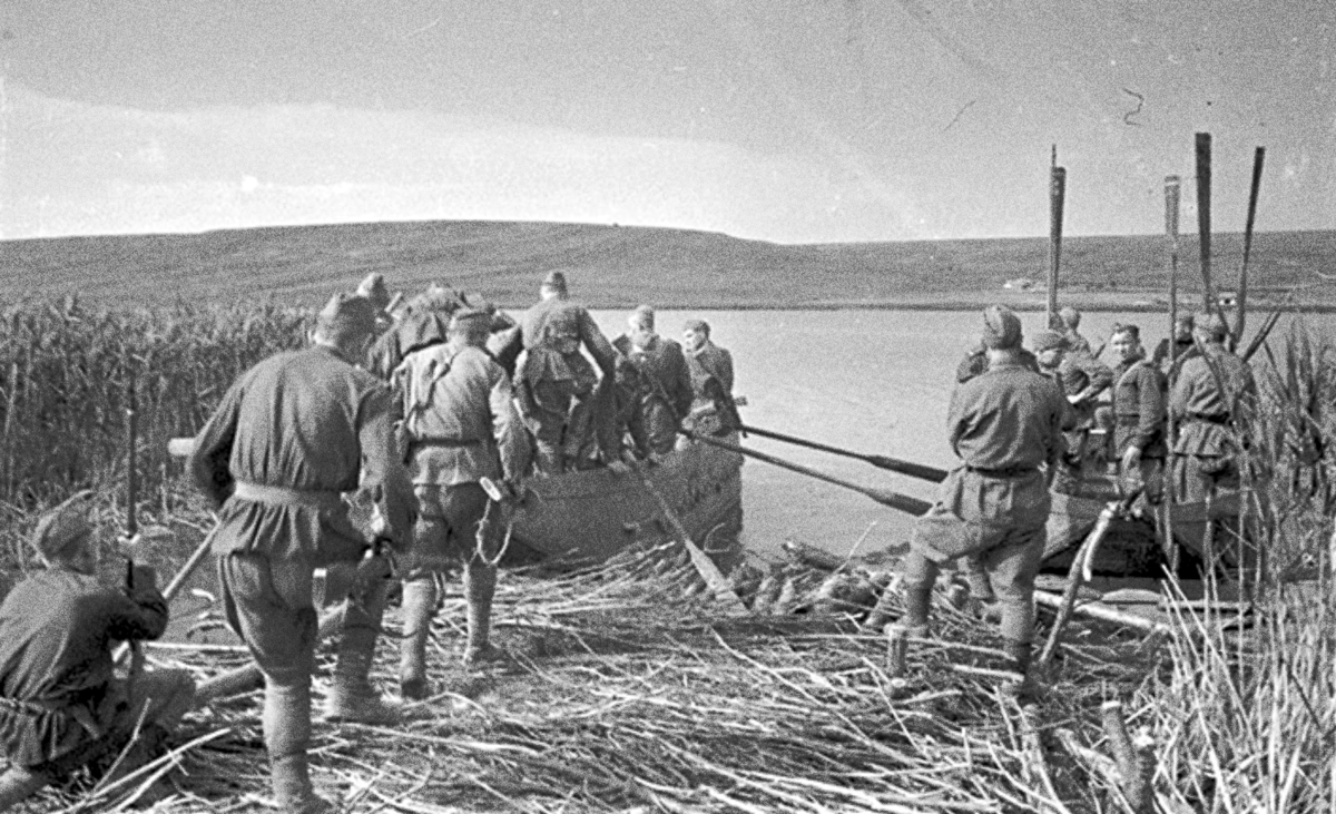 Выход советских войск на границу ссср. Форсирование реки прут в 1944 году. Форсирование Днестра апрель 1944. Уманско-Ботошанская операция 1944. Форсирование реки Грон.