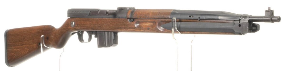Самозарядная винтовка обр. 1952 года. Вид справа.