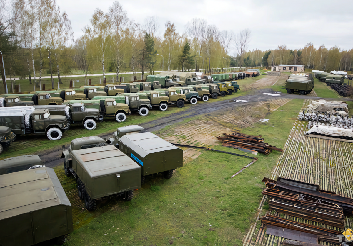 База техники. Воинская часть.база хранения военной техники Омск. База хранения военной техники Орехово Зуево. Хранилище военной техники. Склад военной техники.