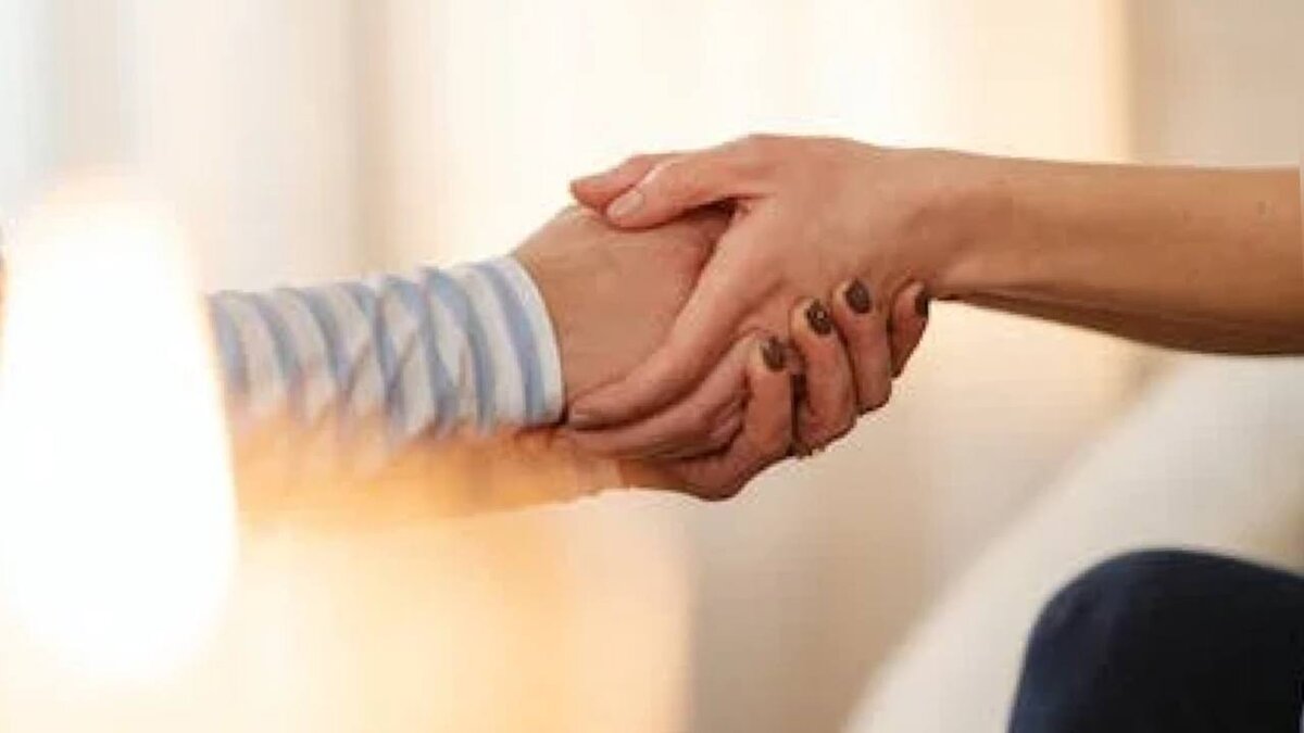 Ксюша отказывалась верить в то, что женская дружба не существует. А ещё 
в то, что после 30 лет друзей завести нельзя.   В жизни Ксюши была совершенно стандартная ситуация.-3