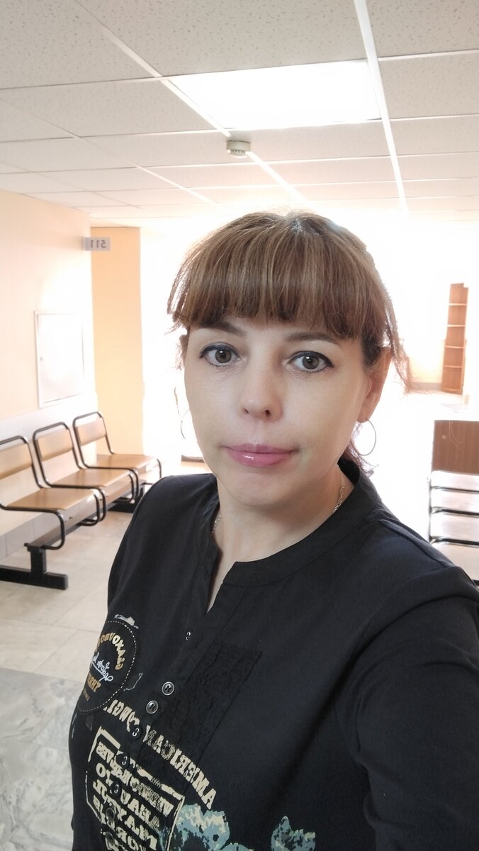 В поликлинике. Жду своей очереди 