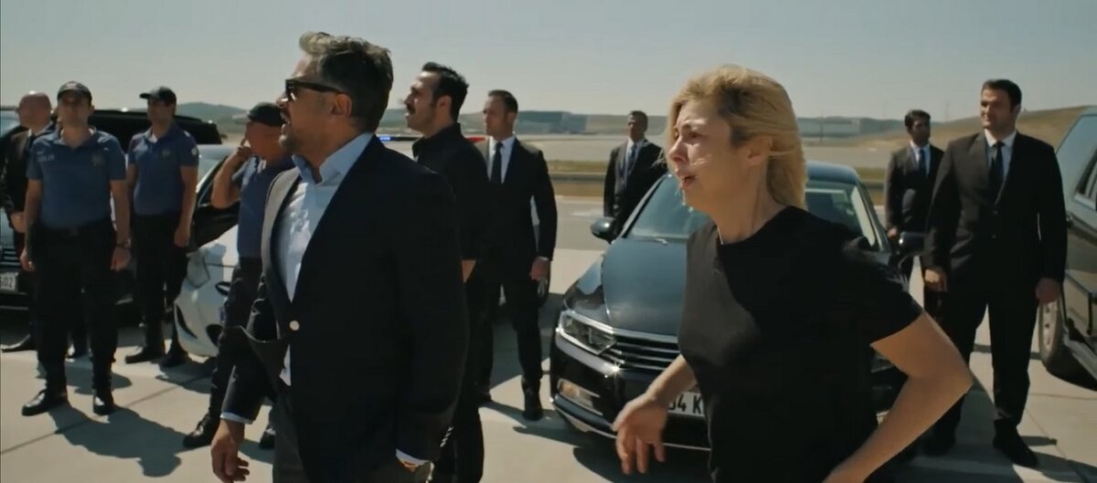 кадры первой серии второго сезона турецкого сериала Зимородок (2023) 