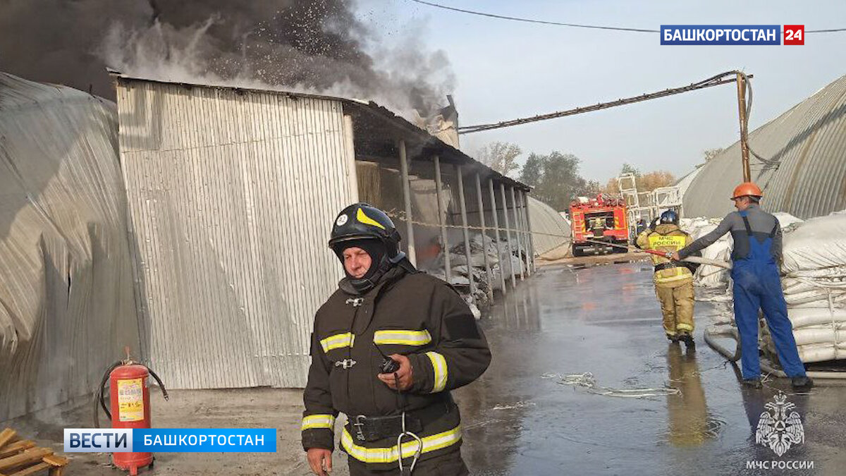    В Башкирии загорелся катализаторный завод: пожарные работают на месте