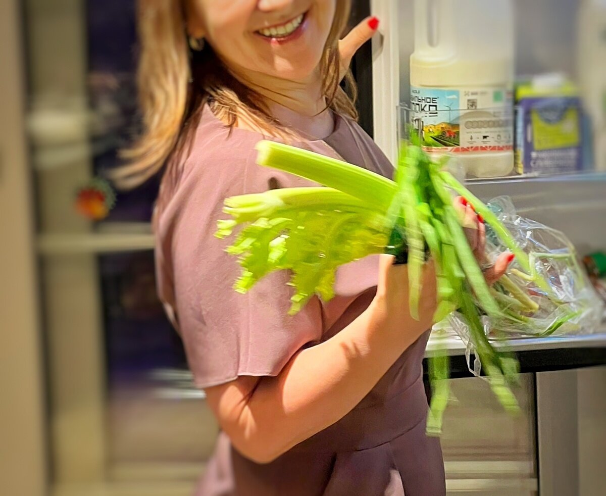 Что найду в холодильнике - все в салат)