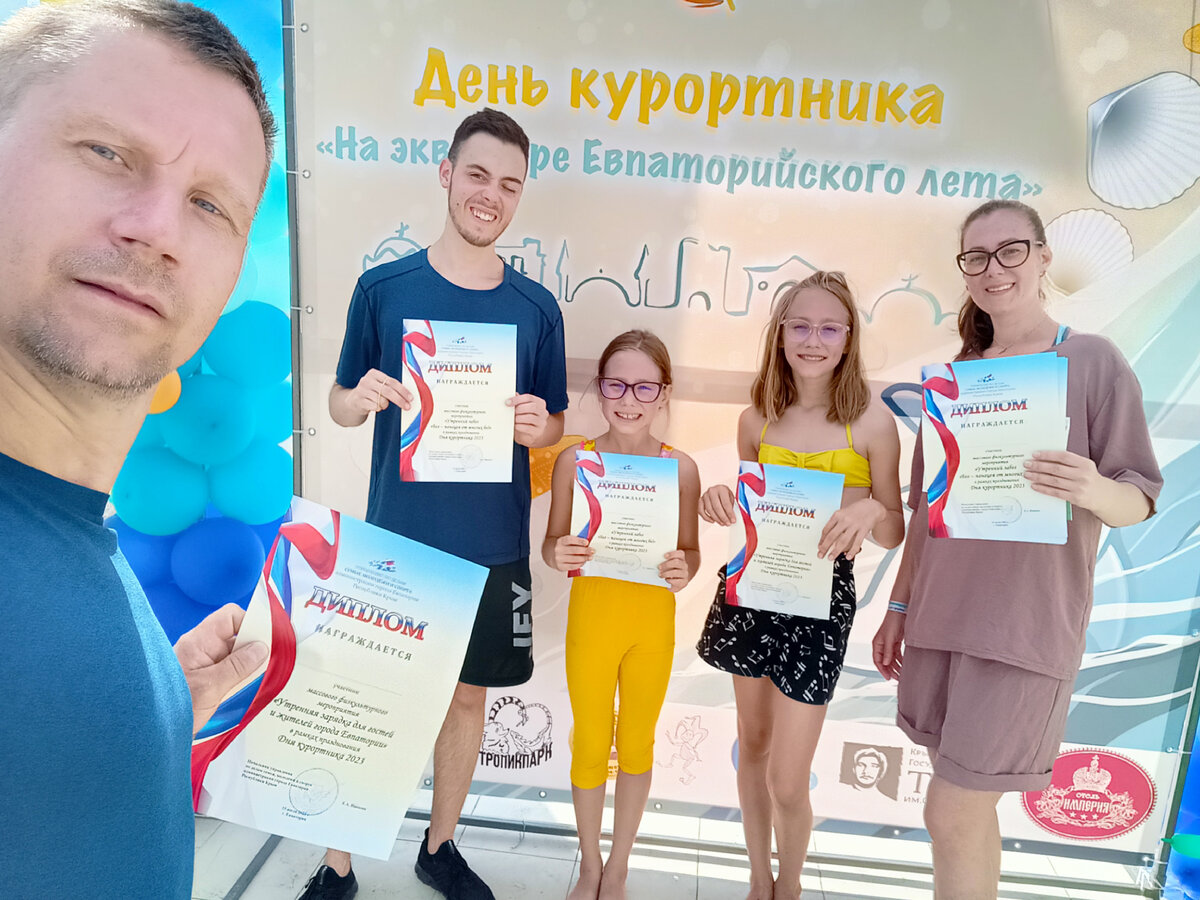 Это мы хотим улыбнуться после марафона. Безуспешно.