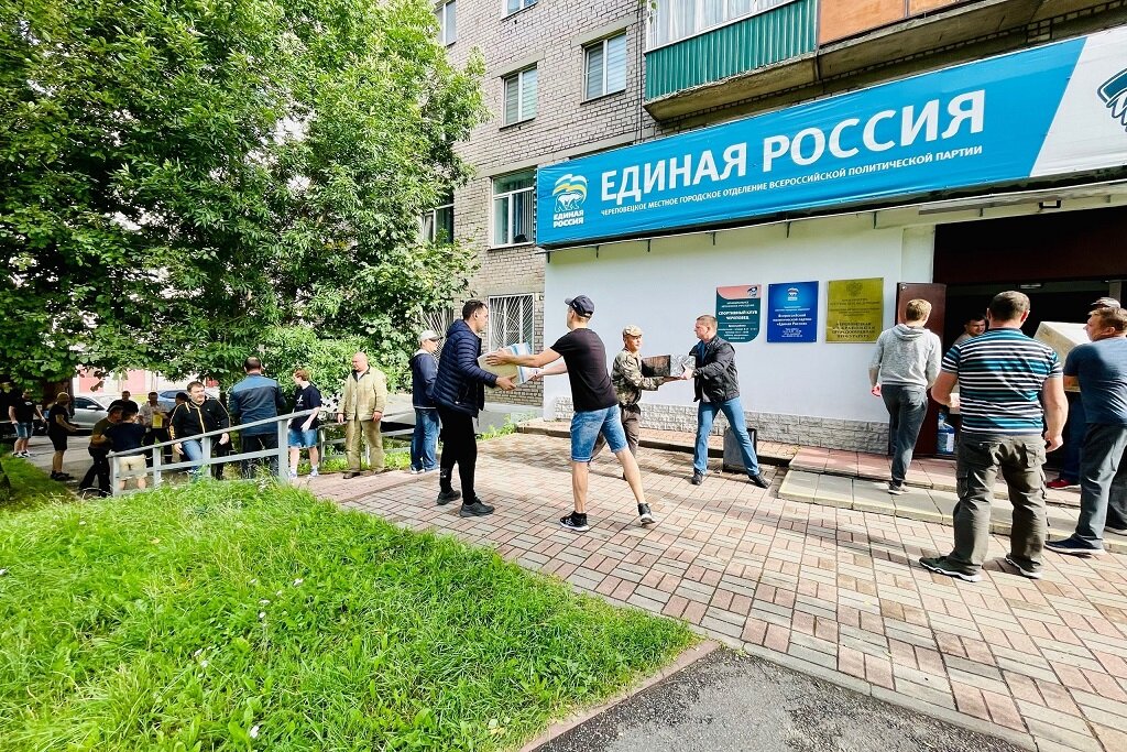    Личные посылки и все необходимое для военных сегодня загрузили в двадцатитонную фуру. Об этом сообщил мэр Вадим Германов.