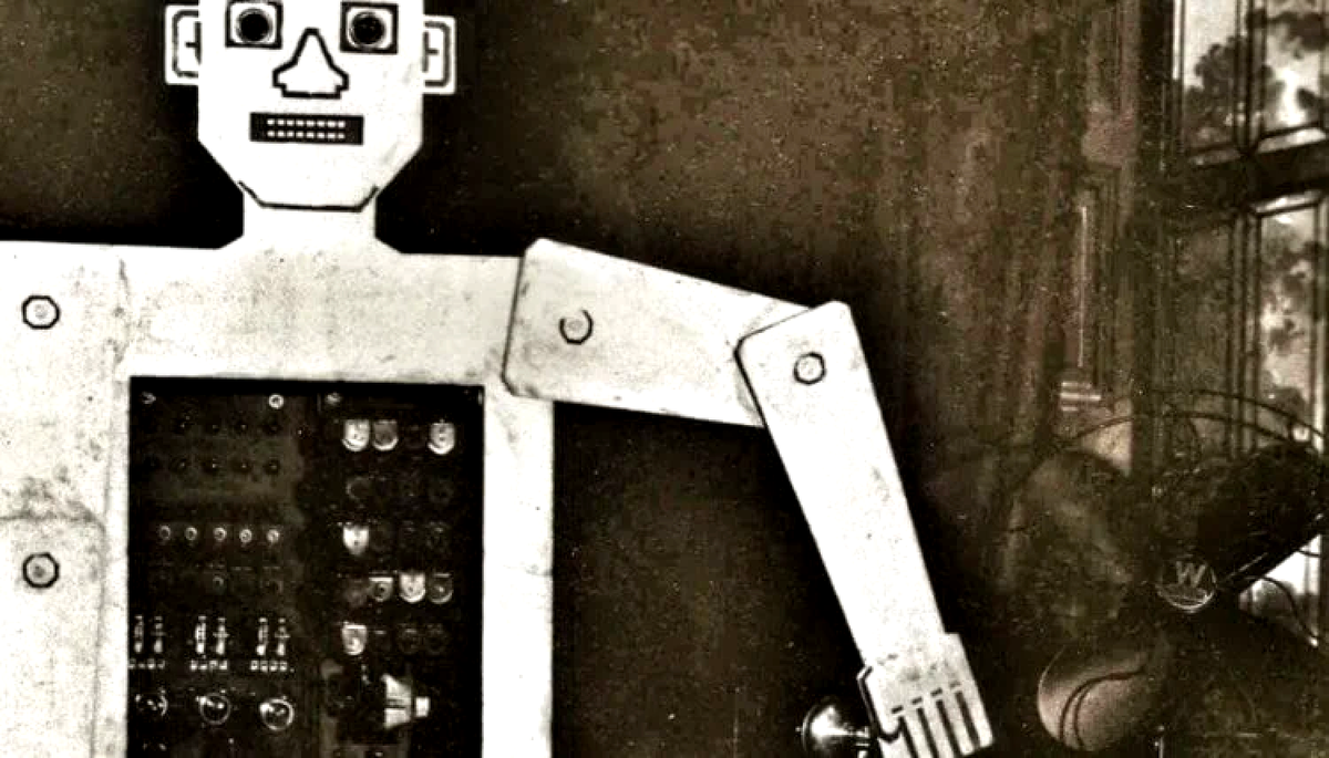Первые прототипы роботов. Робот Герберт Телевокс. Мистер Телевокс робот 1916. Unimate #001 первый промышленный робот. Самый первый робот.
