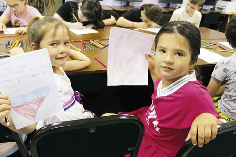    Пишут письма, плетут сети