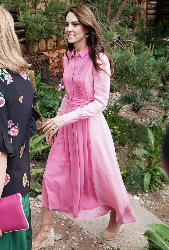 Кейт появилась в этом наряде еще в мае во время посещения Цветочной выставки в Челси