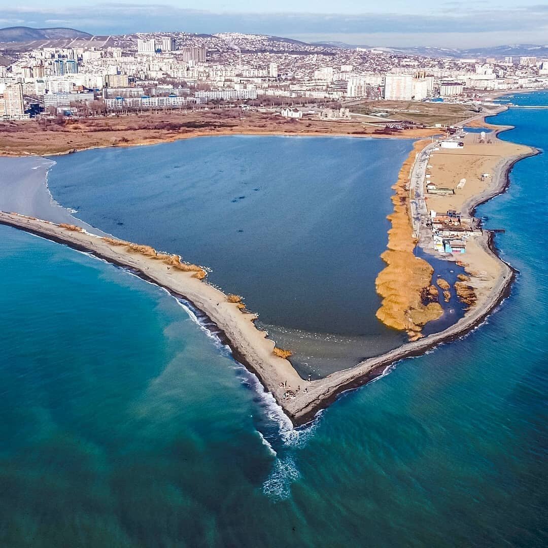 Новороссийск за 1 день | Что посмотреть: лучшая черноморская набережная,  затопленные корабли,почему не курорт, культ Брежнева и малая земля |  Manikol. Путешествия всей семьей | Дзен