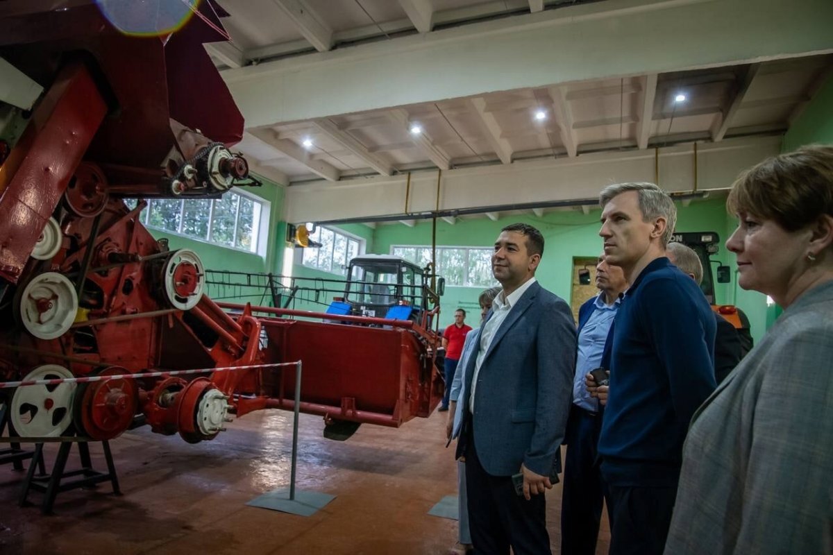    Анохин проверил Козловский аграрный колледж в Рославле