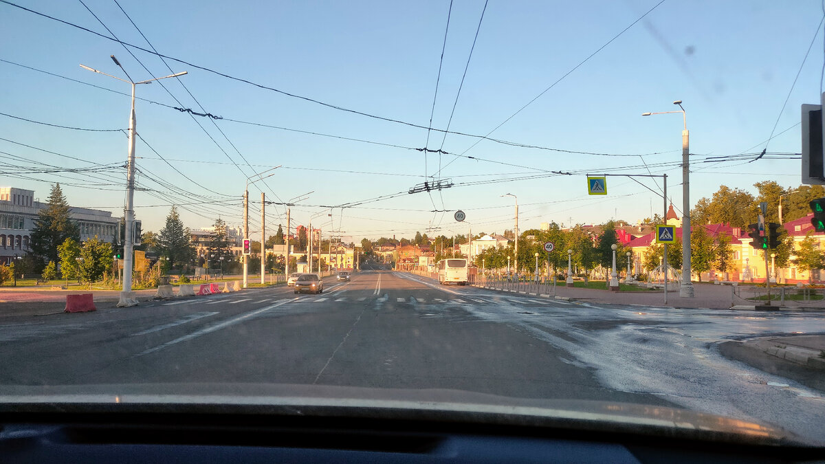 Фото сделано через лобовое стекло машины