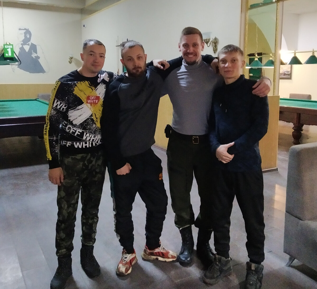 Илюха крайний с лева, я третий с лева