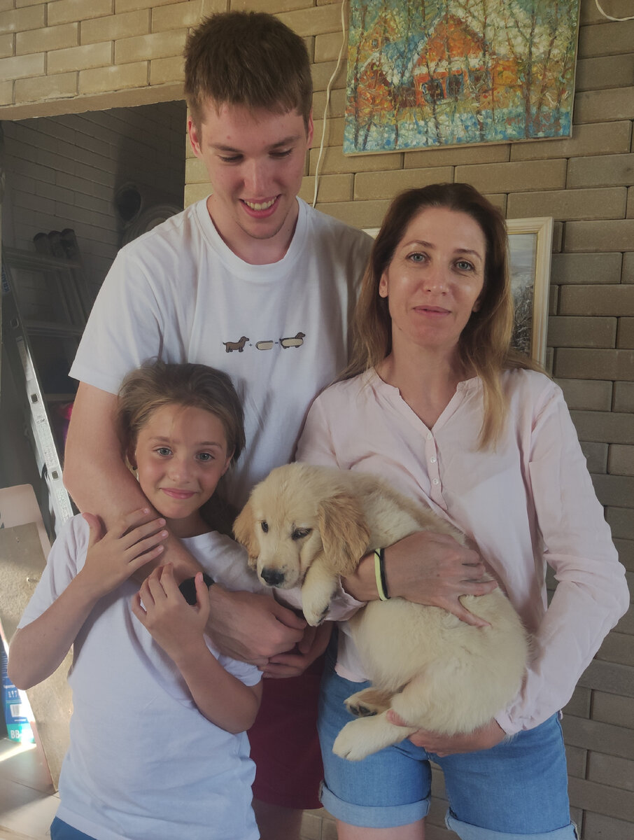 Малыш Томас волнуется немного перед неизвестностью. Но он в надежных руках. А я, к сожалению, почти всегда забывала сделать фотографию такого важного момента на память