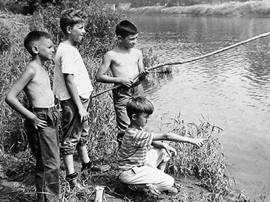  Путешествие в деревню Во времена СССР летние каникулы для детей были особенным временем.-2