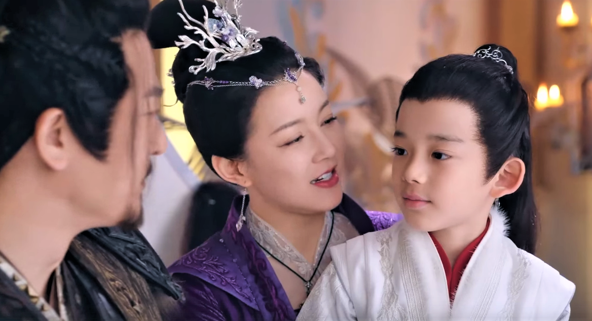 Маленький будущий Лорд с родителями.