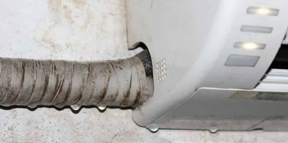 Потек кондиционер причины внутри. Air Conditioner Water leak. Течь конденсата из внутреннего блока кондиционера. Капает вода из кондиционера. Потек кондиционер.