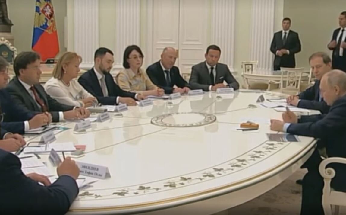 Путин на встрече с руководителями предприятий обрабатывающей промышленности