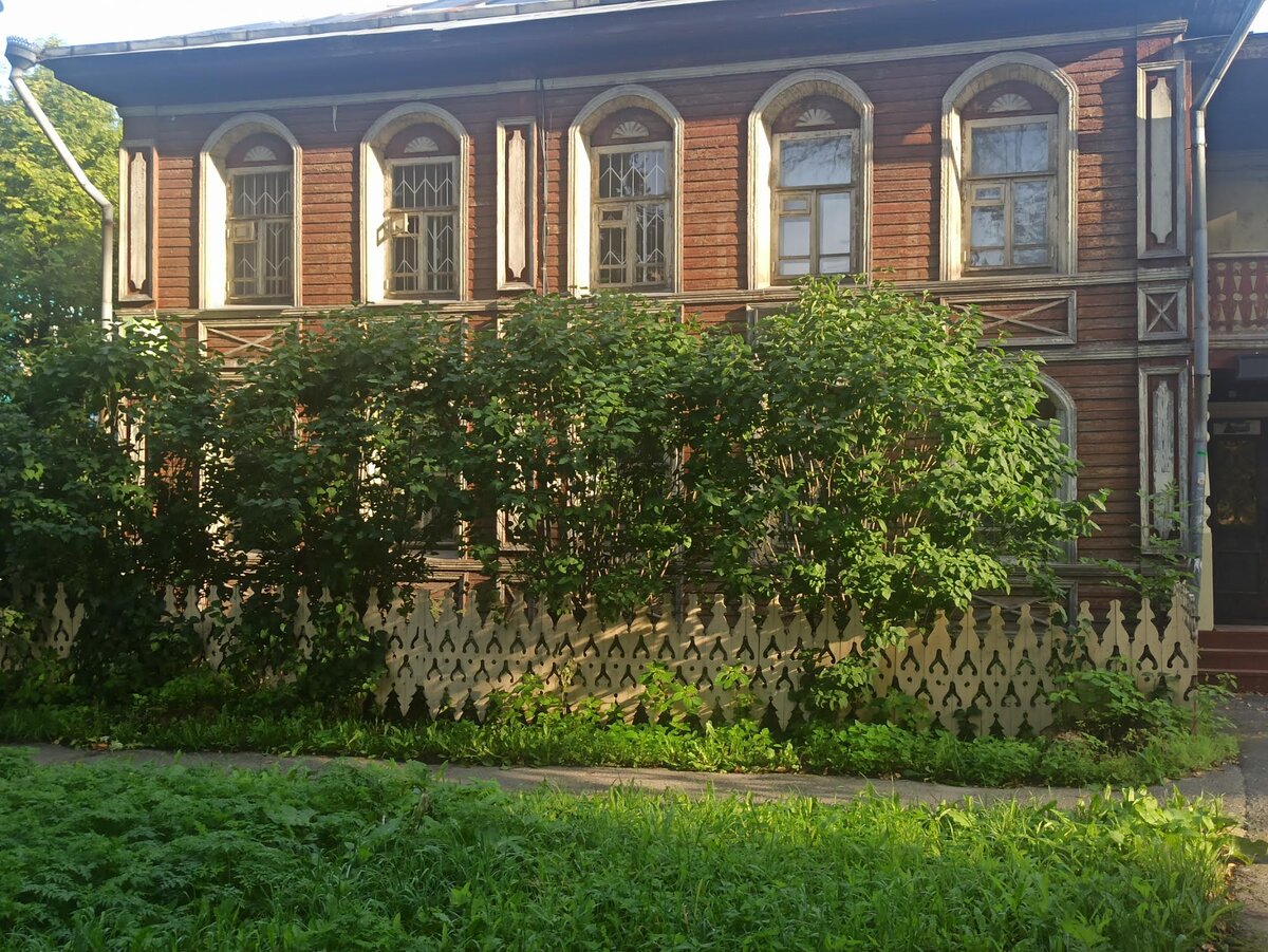 Резной палисад это визитная карточка города.
