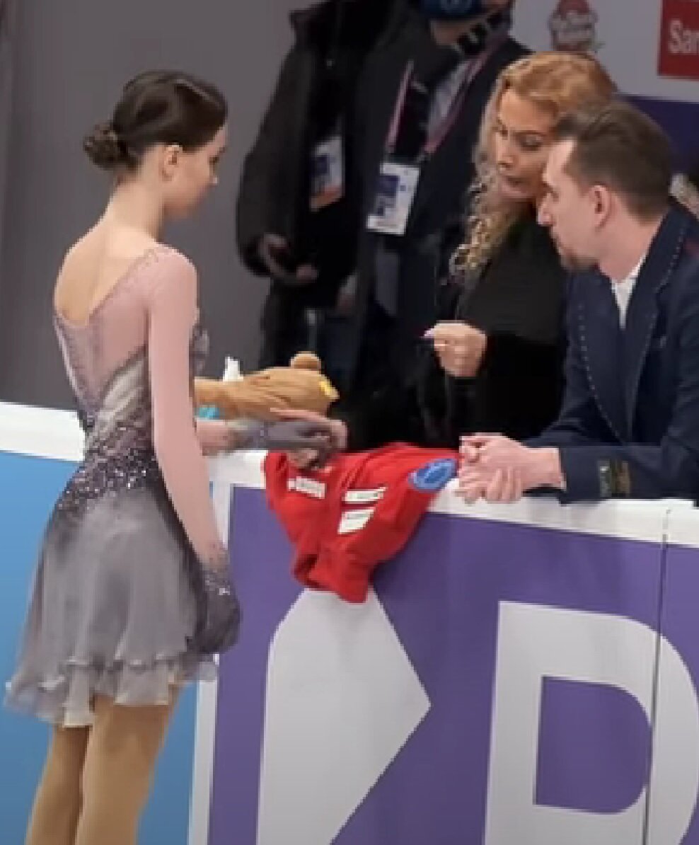 С трибуны снят уникальный жест Этери перед прокатом. Видео на Ютубе - не моё