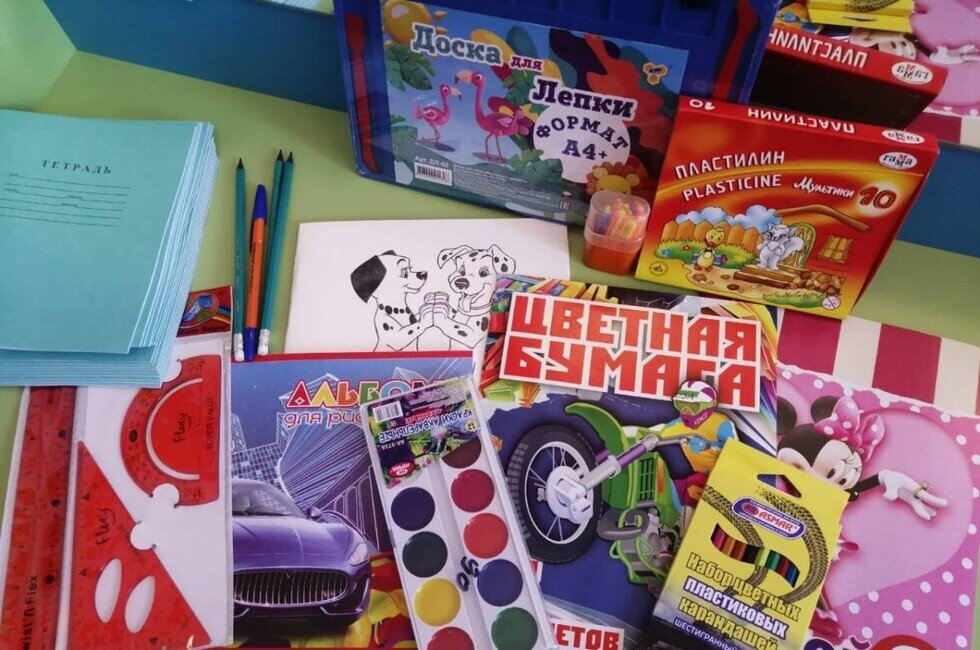    Что входит в наборы для первоклассников, доставленные к 1 сентября в Донецк