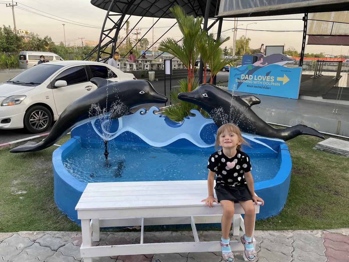 Вход в дельфинарий