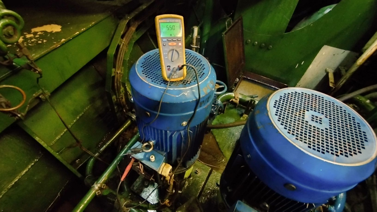 Естественно был проведён и замер сопротивления изоляции потому как "Я что, зря его открывал что-ли?"