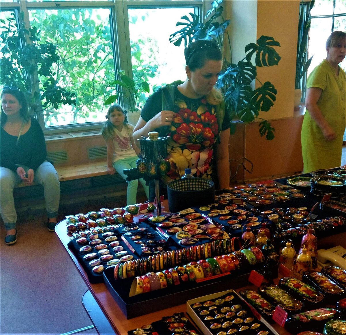 В магазине на промысле.