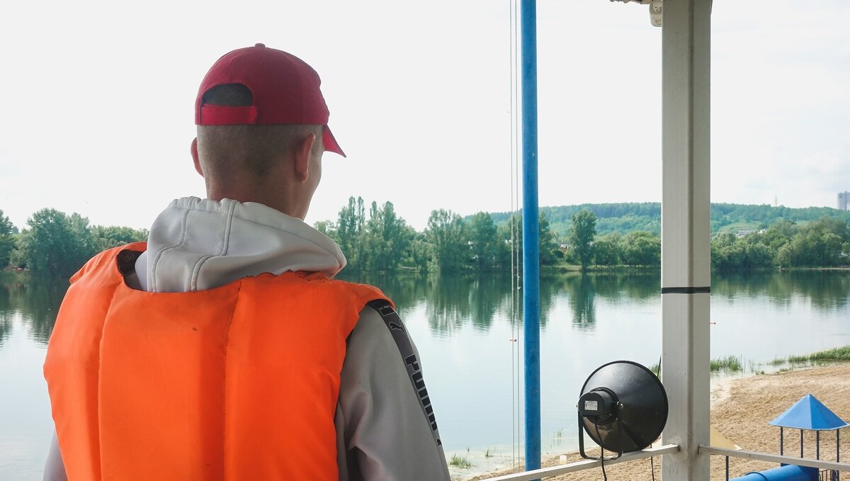     В Ростовской области спасатели помогли школьникам, которые выпали за борт парусника, об этом сообщил местный Telegram-канал.