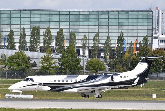    Самолет Embraer Legacy