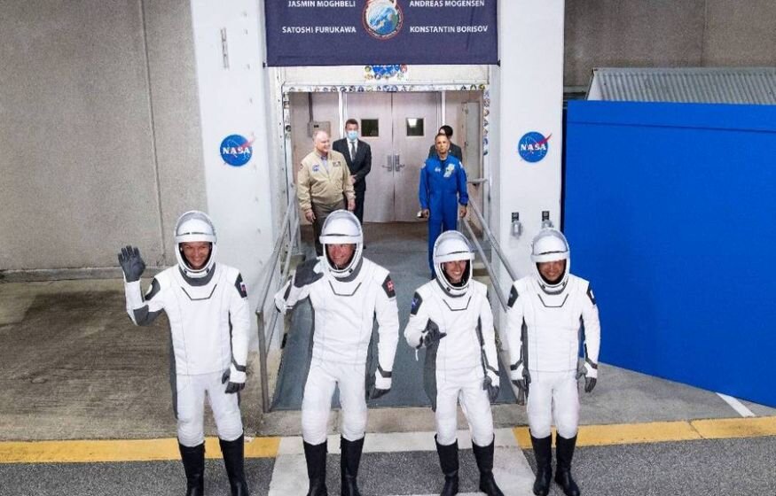    Американский корабль Crew Dragon с россиянином на борту отправился к МКС