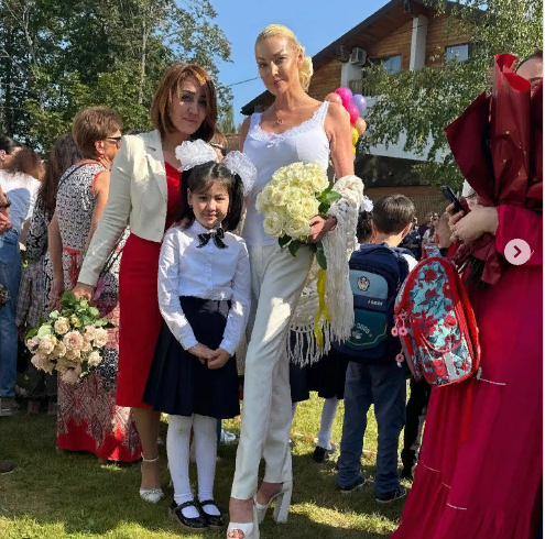 фото с Лолой и ее дочкой,  из личного блога 