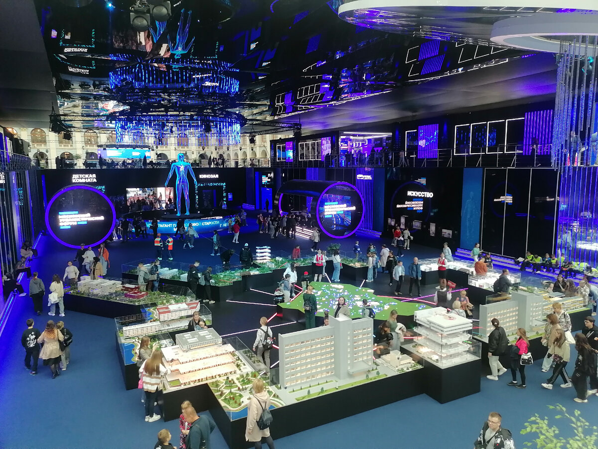 Урбанистический форум в Гостинном дворе.