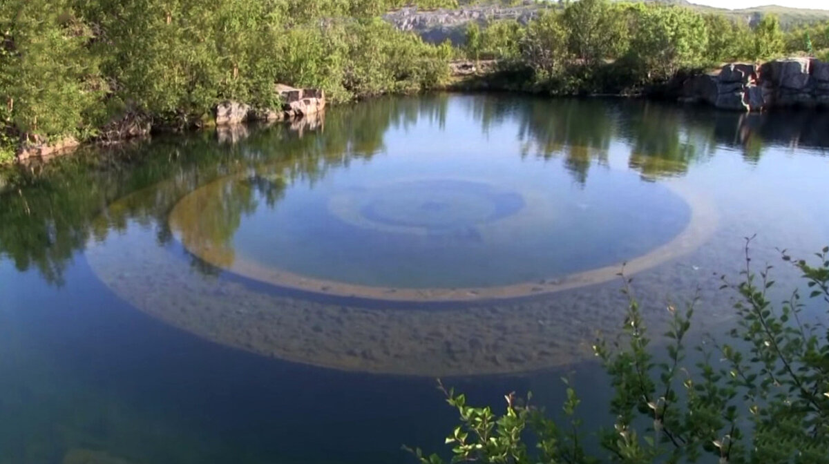 Фото затопленного загадочного строения в Лиинахамари. Взято из открытых источников.