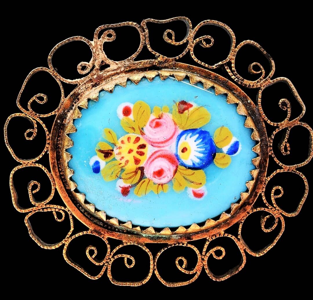 Брошь. Русские. Вторая половина XIX в. Из собрания Этнографического музея Казанского университета.