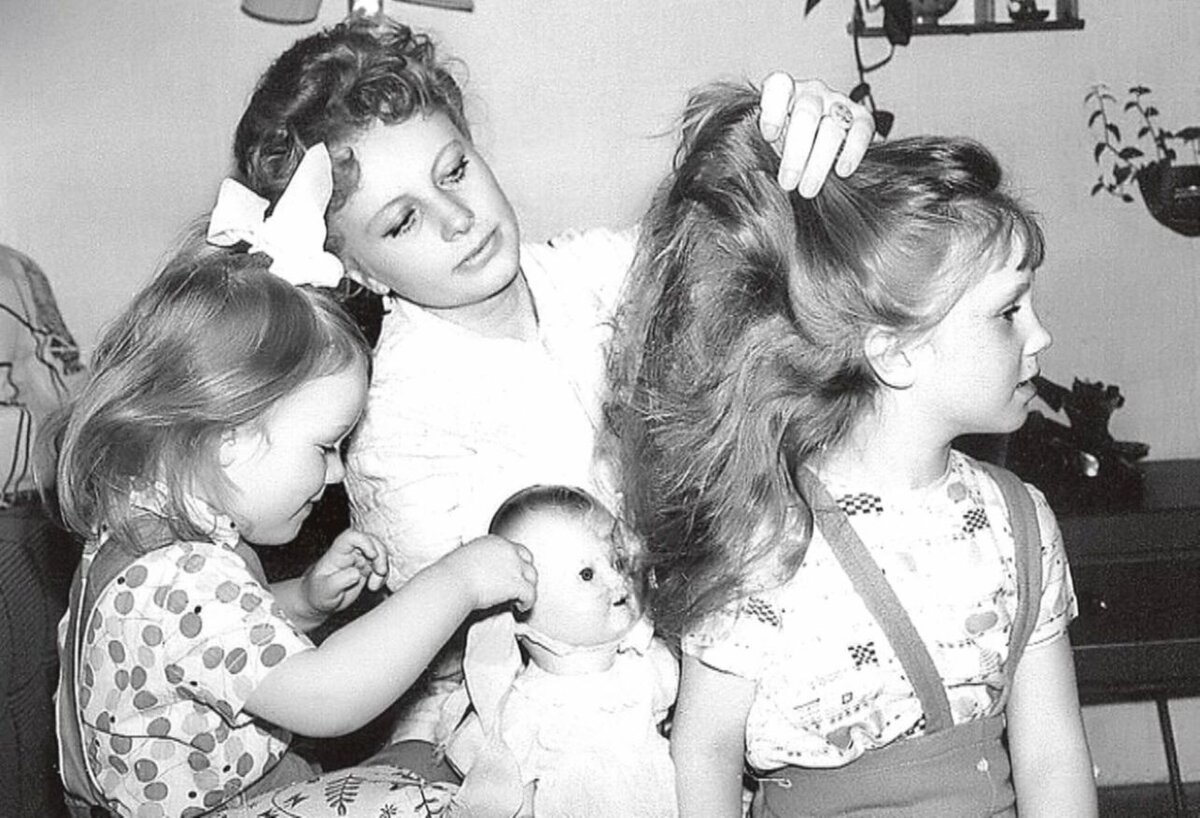 ребенок в семье. совратила ребенка. отец двойни. жена маленькая видео. папа с двойней.