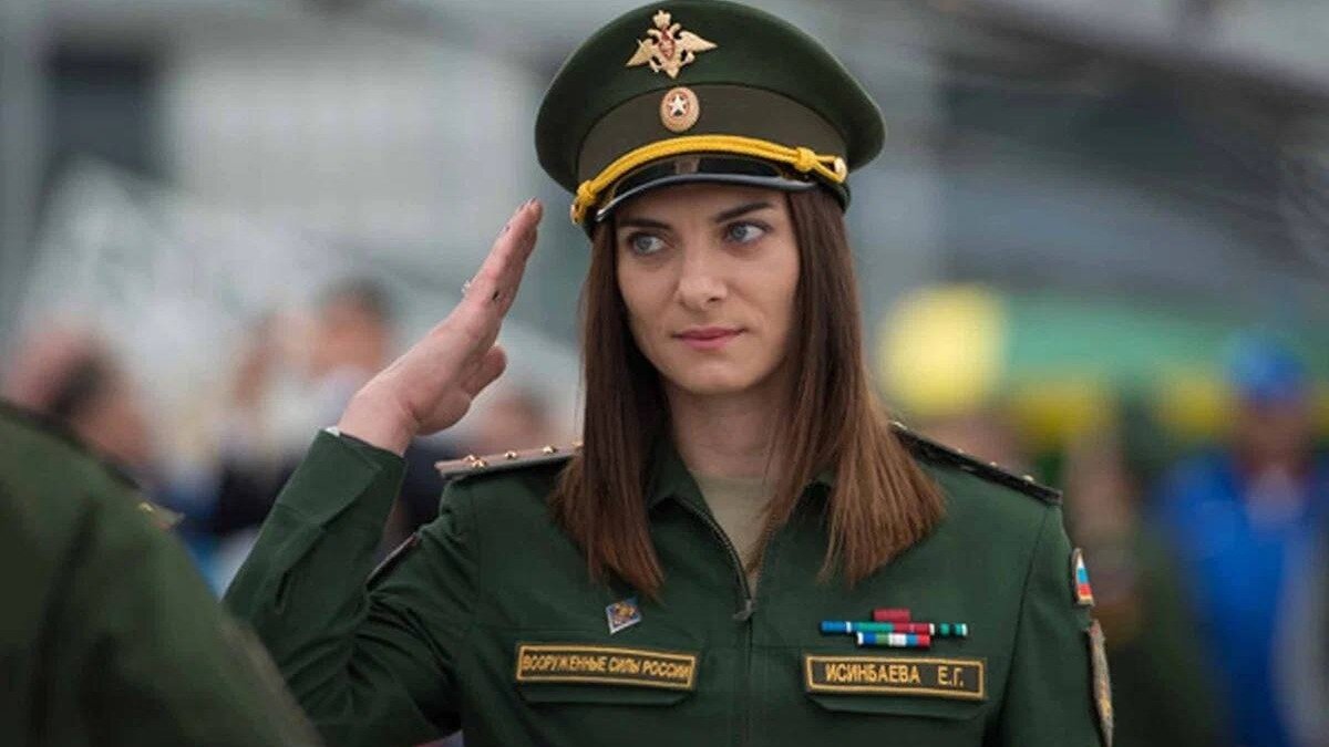     Комиссия по этике Международного олимпийского комитета решила не накладывать санкций на двукратную олимпийскую чемпионку по прыжкам с шестом Елену Исинбаеву (на фото).