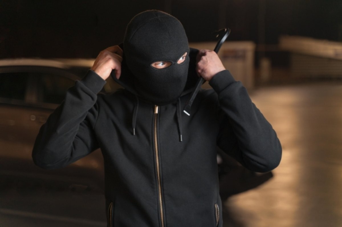    Омич, обмотавший лицо бинтами и ограбивший ювелирный, получил 1 год тюрьмы
