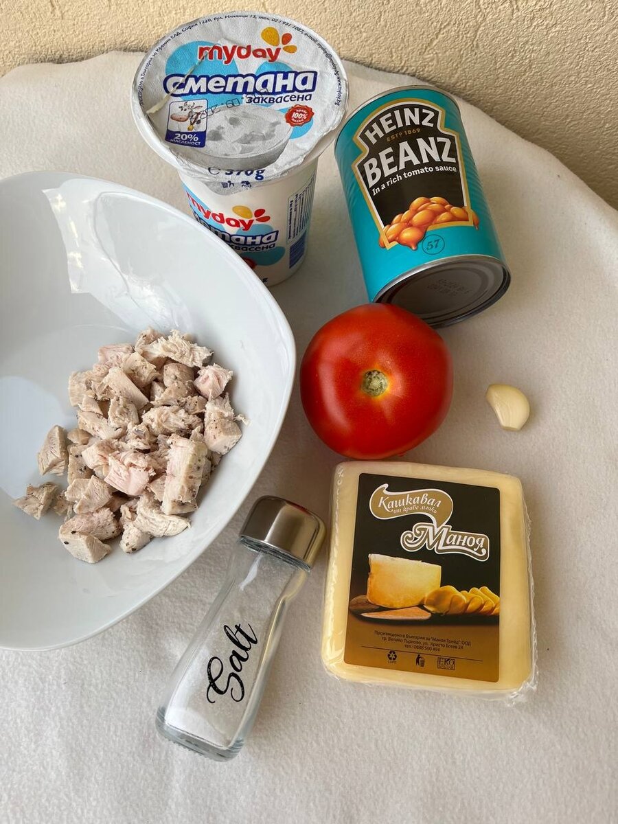 Ингредиенты для сытного салата с курицей и фасолью